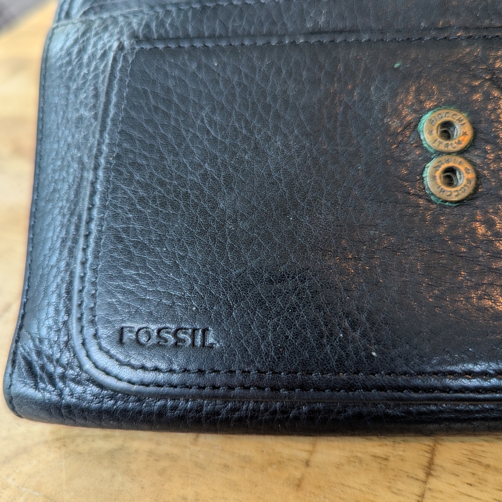 Textured Black Leather Vintage Wallet by Fossil - Picture 2 of 14